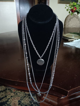 Vint.Multi Strand Sil Tone Neck