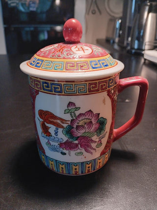 Vint. Chinese Porcelain Covered Mug