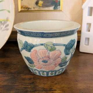 Vintage chinoiserie pot