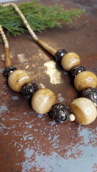 1970s Faux Bone Chunky Resin Beaded Necklace (T&M)