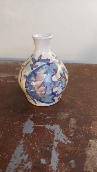 Beautiful two fish ocean themed bud base art -  North Carolina sand pottery Signed "Hart © 91' USA NC"