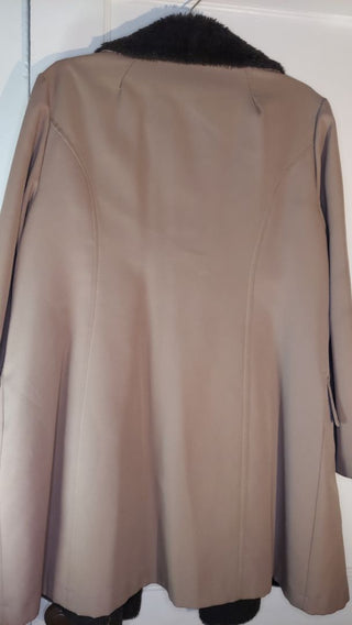 1974 Western Faux Fur Collar & Lined Tan Double Breasted Coat, size large, easily Tailored jacket