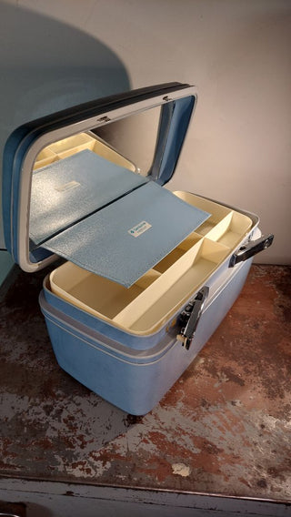 1963 Silhouette Biscayne Blue "Ladies Case" (aka train travel case) by Samsonite - No Key - AS-IS