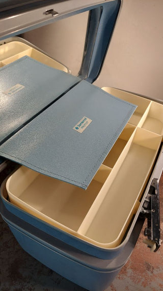 1963 Silhouette Biscayne Blue "Ladies Case" (aka train travel case) by Samsonite - No Key - AS-IS