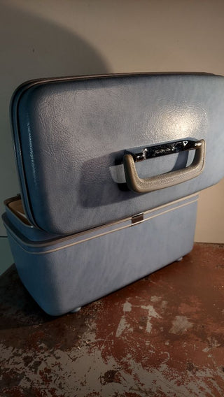 1963 Silhouette Biscayne Blue "Ladies Case" (aka train travel case) by Samsonite - No Key - AS-IS