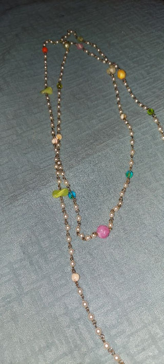 Beautiful 1970s  30" faux pearl and stone necklace