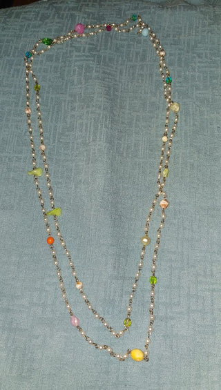Beautiful 1970s  30" faux pearl and stone necklace