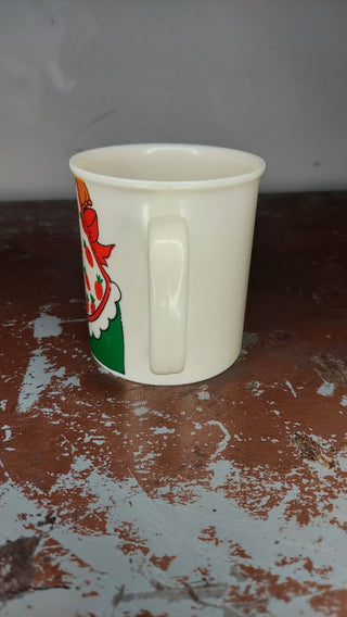plastic strawberry apron handled cup mug by interpur for carol wright, hong kong (T&M)