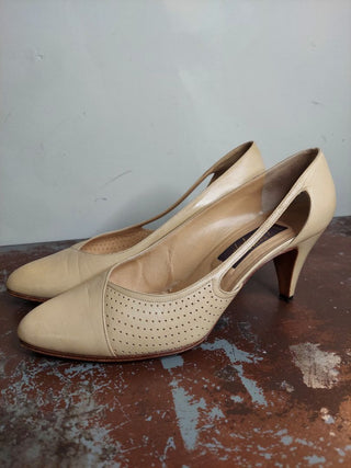 1960s Camel 8.5 - Summer Breeze Leather Pumps - Made in Italy by Petra For Lord & Taylor (H)