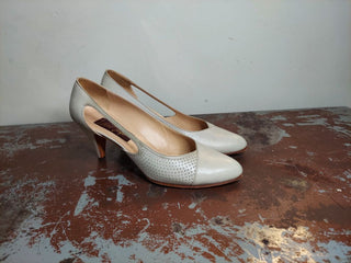 1960s Lite Gray 8.5 - Summer Breeze Leather Pumps - Made in Italy by Petra For Lord & Taylor (H)