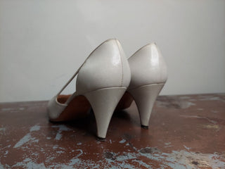 1960s Lite Gray 8.5 - Summer Breeze Leather Pumps - Made in Italy by Petra For Lord & Taylor (H)