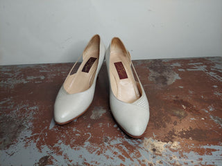 1960s Lite Gray 8.5 - Summer Breeze Leather Pumps - Made in Italy by Petra For Lord & Taylor (H)
