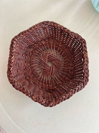 Scallop Wicker Basket (Dark Brown)
