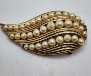 Vtg Trifari Wing Shaped Gold and Pearl Brooch-ty