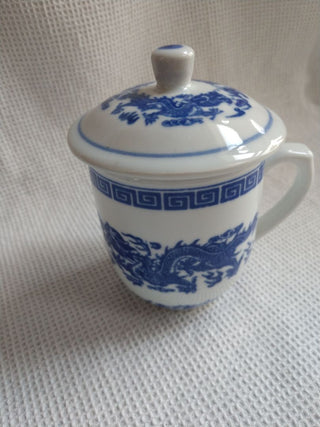 Vintage Chinese Jingdezhen Zhi Blue & White Dragon Lidded Porcelain Mug