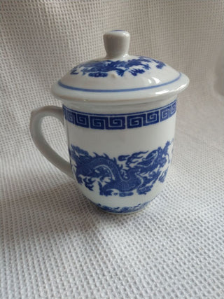 Vintage Chinese Jingdezhen Zhi Blue & White Dragon Lidded Porcelain Mug