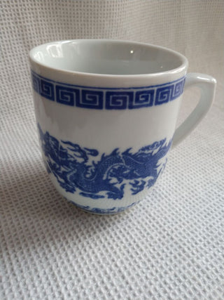 Vintage Chinese Jingdezhen Zhi Blue & White Dragon Porcelain Mug only