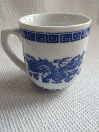 Vintage Chinese Jingdezhen Zhi Blue & White Dragon Porcelain Mug only