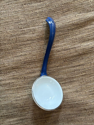 gravy boat with ladle