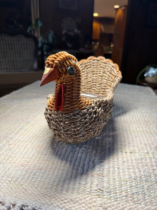 Wicker Chicken w/Red Beak