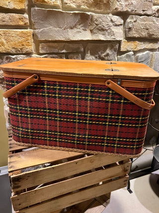 Vintage Redmon Woven Picnic Basket with Plaid Pattern