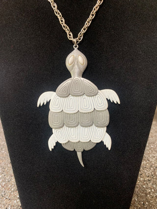 Jointed turtle pendant necklace-gt