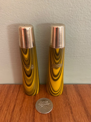 Vtg wooden salt & pepper shakers-gt