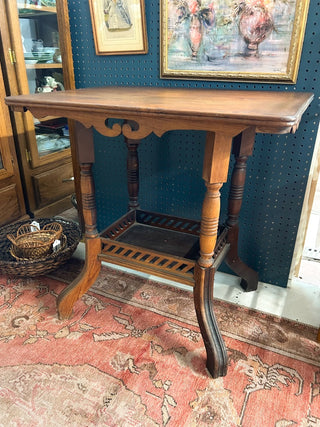 Antique Victorian-Style Wooden Side Table 29WX22DX29H