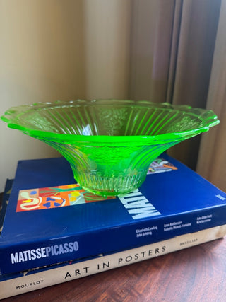 Vintage,1930s uranium large green Depression glass bowl