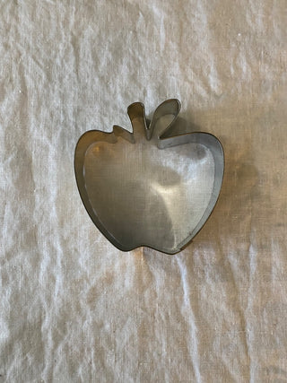 Apple cookie cutter/pancake mold 1x4x4”