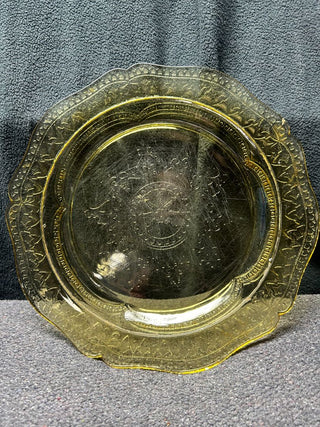 Yellow plate with design