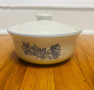 Vintage Lidded Casserole Dish- Pfaltzgraff Yorktowne