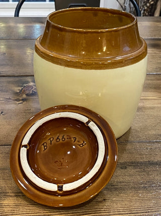 USA Pottery Cookie Jar BP6698
