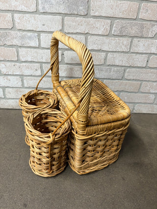 Williams Sonoma Picnic Basket with 2 Bottle Wine Compartments