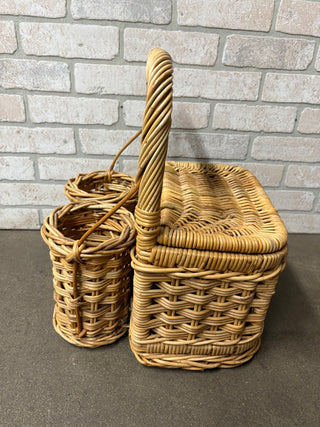 Williams Sonoma Picnic Basket with 2 Bottle Wine Compartments