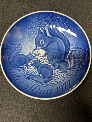 1977 Mother's Day plate