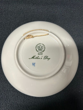 1977 Mother's Day plate
