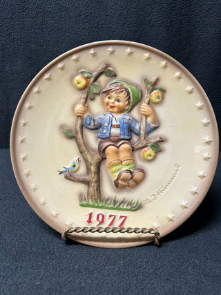 1977 Hummel Apple Tree Boy plate w/stand