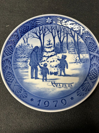 1979 -Choosing the Christmas Tree Plate
