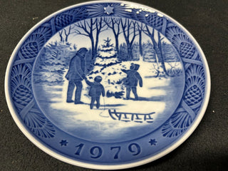 1979 -Choosing the Christmas Tree Plate