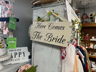HM "Here Comes The Bride" 16" x 7" Wood Sign (Shabby Chic) - New
