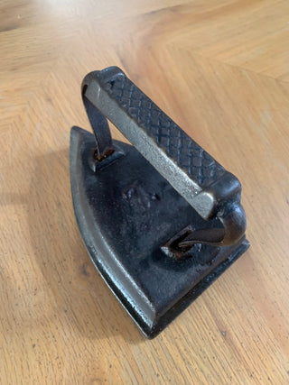 Vintage #7 Cast Iron Iron