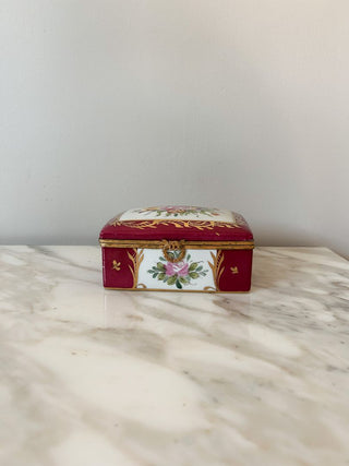 5 1/2”L x 3 3/4”W x 2 1/2"H Hand-Painted Limoges France Hinged Trinket Box