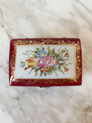 5 1/2”L x 3 3/4”W x 2 1/2"H Hand-Painted Limoges France Hinged Trinket Box