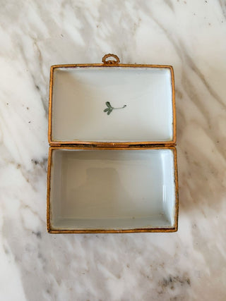 5 1/2”L x 3 3/4”W x 2 1/2"H Hand-Painted Limoges France Hinged Trinket Box