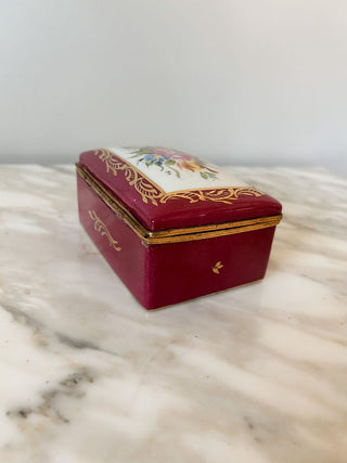 5 1/2”L x 3 3/4”W x 2 1/2"H Hand-Painted Limoges France Hinged Trinket Box