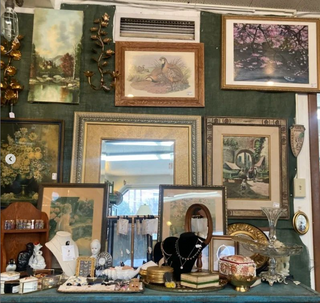 Shop Obscura Bella Designs, vintage dealer, Located in West wing of main level of Jackson Square Mall in La Grange IL