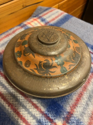 Foss circle floral tin w/lid