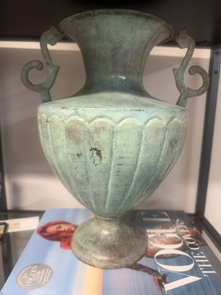 Metal urn