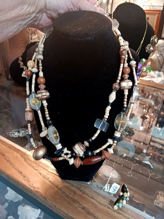 70s Wood Bead Necklace 14" Drop